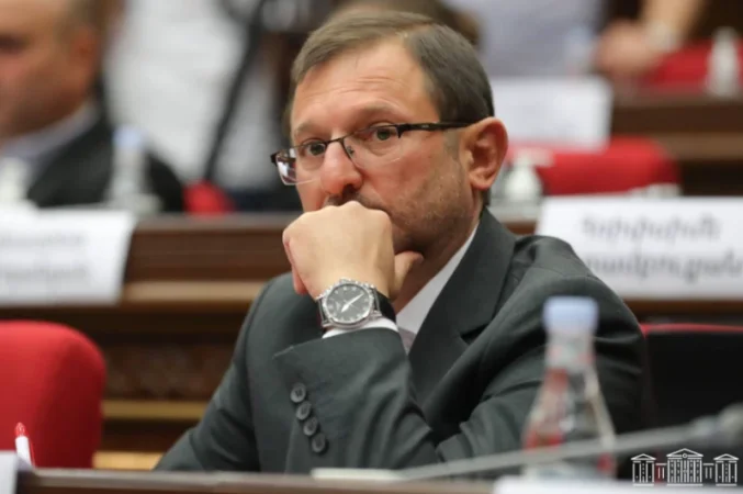 Գեղամ Մանուկյանը Միրզոյանի հրավերով ԱԳՆ-ում ծանոթացել է խաղաղության պայմանագրի վերջին առաջարկներին