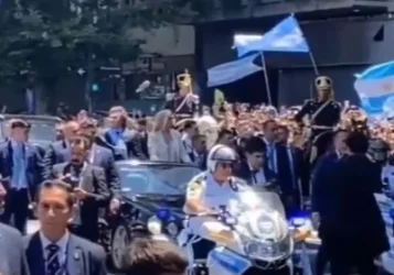 ՏԵՍԱՆՅՈՒԹ․ Արգենտինայի նախագահի ուղղությամբ շիշ են նետել՝ երդմնակալության արարողության ժամանակ