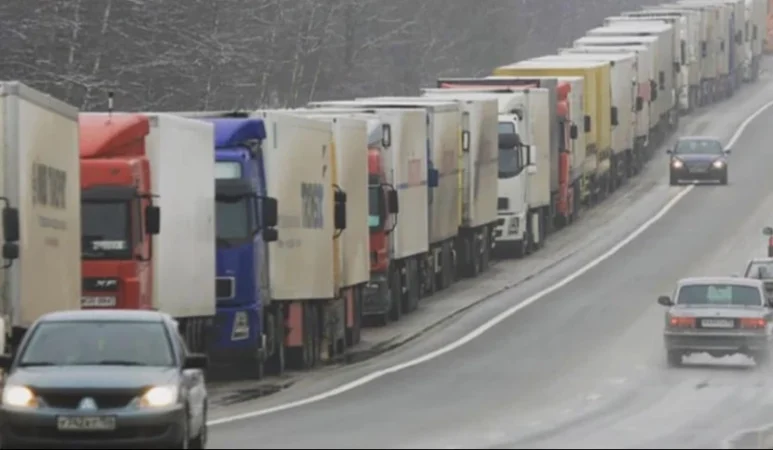 Հայկական բեռնատարները Վերին Լարսն անցնում են ձմռան համար նորմալ արագությամբ. Քերոբյան