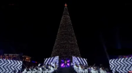 Հանրապետության Հրապարակում վառվեցին գլխավոր տոնածառի լույսերը