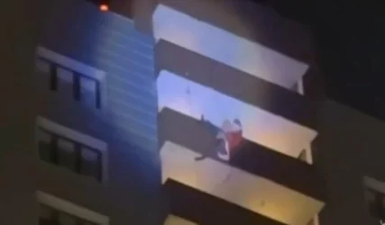 18+ՏԵՍԱՆՅՈՒԹ․ Երեխաներին ուրախացնելիս Ձմեռ պապի հագուստով տղամարդն ընկել է 24-րդ հարկից և մահացել․ ՌԴ