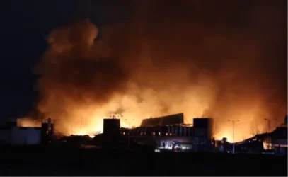 ՏԵՍԱՆՅՈՒԹ․ Առևտրի կենտրոնի գնդակոծությունից հետո ուժգին հրդեհ է բռնկվել․ԴԺՀ