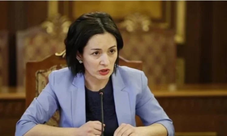 Մեր ուսուցիչները չափից դուրս շատ կառչած են դասագրքից․ ԿԳՄՍ նախարար