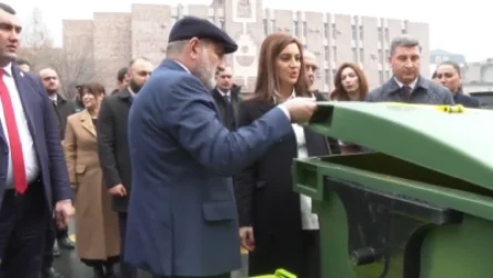 ՏԵՍԱՆՅՈՒԹ. Փաշինյանը Վաղարշապատում ստուգում է աղբամանների որակը