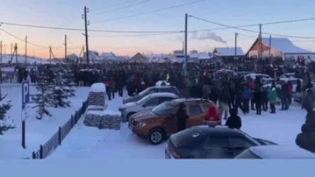 ՏԵՍԱՆՅՈՒԹ. Մարդիկ եկել են աջակցելու ատելության խոսք հնչեցրած ակտիվիստին. նա բացասաբար է արտահայտվել նաև հայերի հասցեին