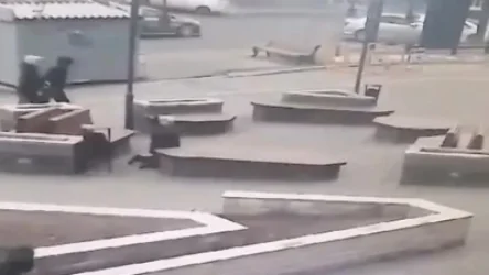 ՏԵՍԱՆՅՈՒԹ. Քամին քշումն է մարդկանց, պոկում տանիքներ. Վլադիվոստոկ