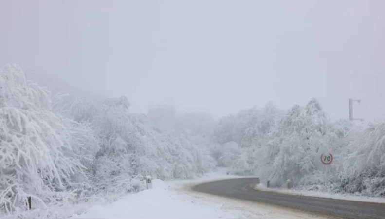 Ձյուն է տեղում, բուք է․ կան փակ ճանապարհներ