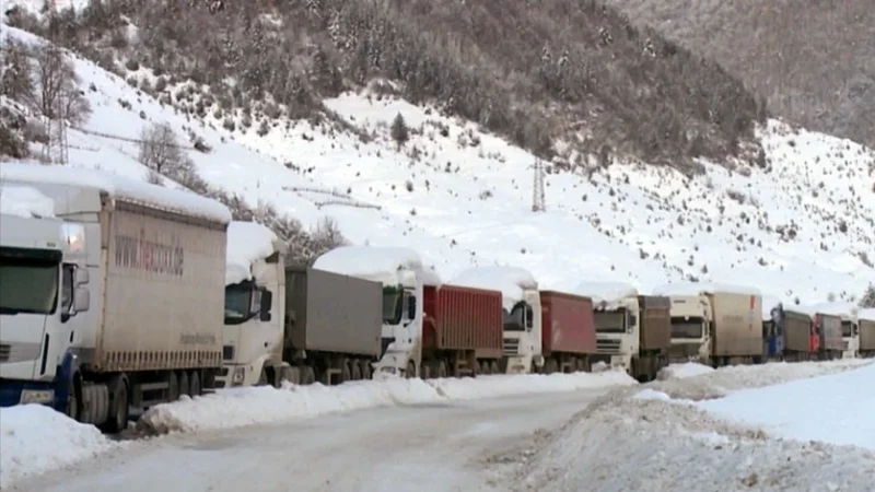 Լարսի անցակետում 1800 բեռնատար է կանգնա՞ծ․ մաքսային կցորդը պարզաբանում է