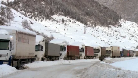 Լարսի անցակետում 1800 բեռնատար է կանգնա՞ծ․ մաքսային կցորդը պարզաբանում է