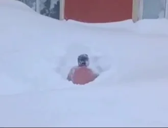 ՏԵՍԱՆՅՈՒԹ․ Հզոր ցիկլոնից հետո բնակիչները նետվում են ձնակույտի մեջ․ ՌԴ