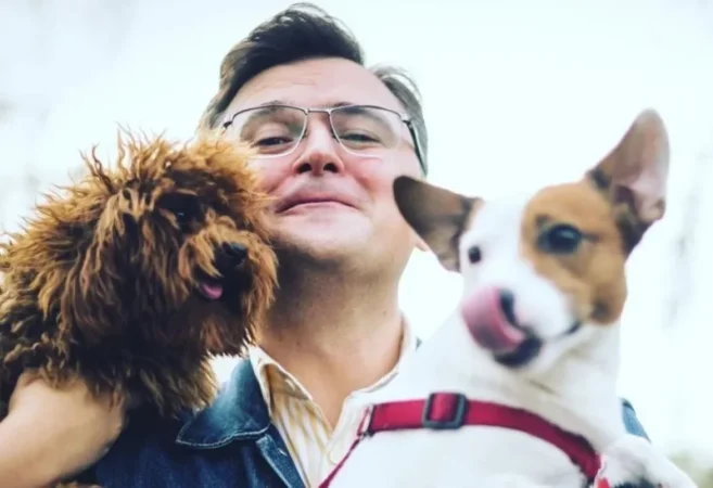 ԼՈՒՍԱՆԿԱՐ․ Ուկրաինայի ԱԳ նախարարին կծել է շունը