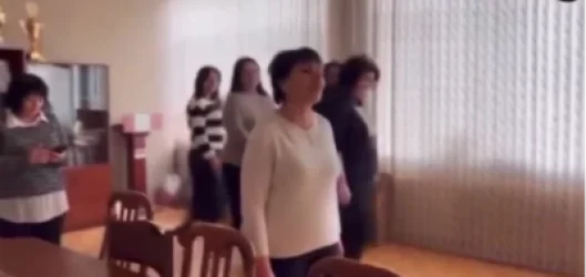 ՏԵՍԱՆՅՈՒԹ․ Դպրոցի ուսուցիչները ասմունքում են տնօրենի համար