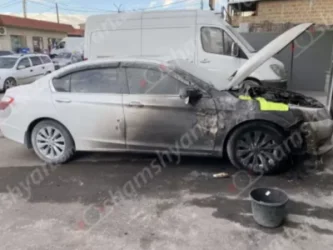 Երևանում 41-ամյա տղամարդը ձեռքերով և ոտքերով հարվածներ է հասցրել ավտոտեխսպասարկման կետի աշխատակցին, այնուհետև հրկիզել կայանված մեքենան. ԶԼՄ