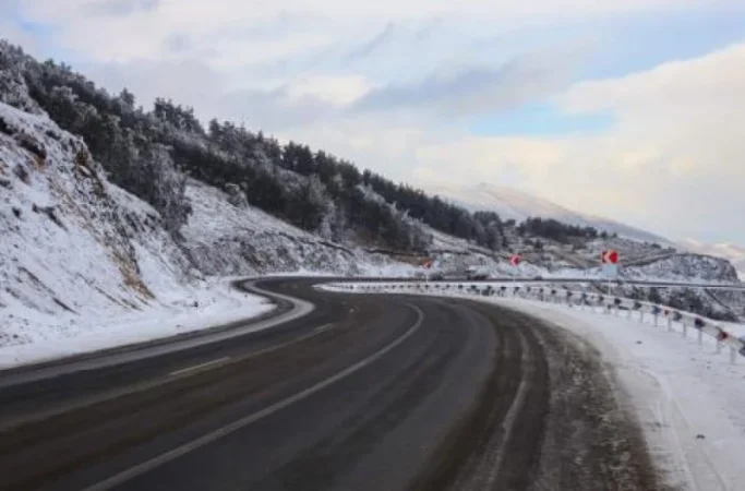 Գորիսի ճանապարհներին մառախուղ է, Արթիկում ձյուն է տեղում