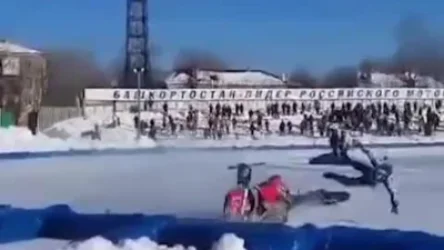 18+ ՏԵՍԱՆՅՈՒԹ. Ինչպես է մրցման ժամանակ մարզիկն ընկնում արագ ընթացող մոտոցիկլի տակ. ՌԴ