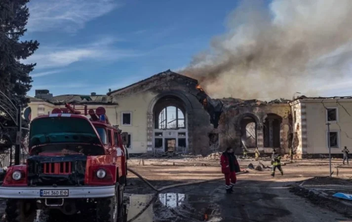 ԼՈՒՍԱՆԿԱՐՆԵՐ․ Ավերվել է երկաթուղային կայարանի շենքը, վնասվել է ուղղափառ եկեղեցին․ Դոնեցկ