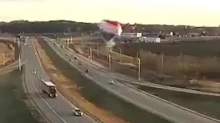 ՏԵՍԱՆՅՈՒԹ. Օդապարիկը բախվել է էլեկտրահաղորդման գծին և բռնկվել. զամբյուղում 3 մարդ է եղել. ԱՄՆ