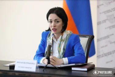 Ժաննա Անդրեասյանը  բողոքի ակցիա իրականացնող գիտնականներին խոստացել է ծանոթանալ խնդրին