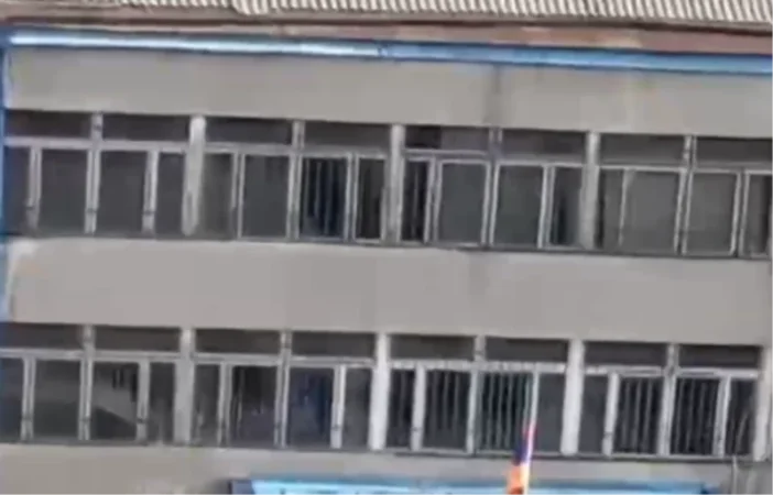 Մասիվի բաժանմունքի մոտ նռնակ են պայթեցրել. կան վիրավորներ. Armlur