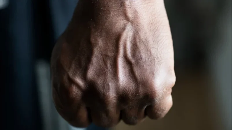 Թբիլիսիում տղամարդը դանակի ավելի քան 10 հարված է հասցրել կնոջ ընկերուհուն և ծեծի ենթարկել նրան. ԶԼՄ