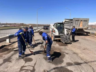 ԼՈՒՍԱՆԿԱՐՆԵՐ. Նոր Հաճնի կամրջի վրա իրականացնում է փոսային նորոգման աշխատանքներ