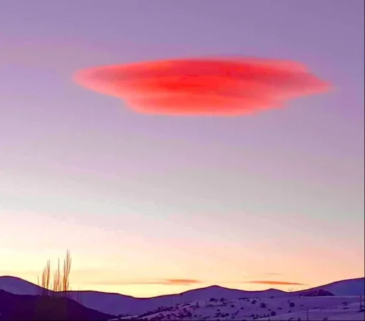 Գագիկ Սուրենյանը հայտնել է Ջերմուկի երկնքում կարմիր ամպի մասին