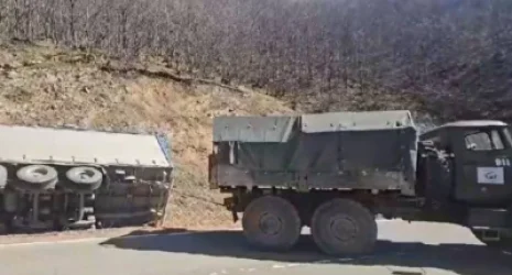 Կապան-Գորիս ճանապարհին բեռնատար է կողաշրջվել. մանրամասներ