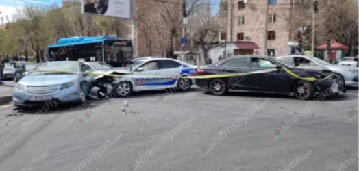 Խոշոր ավտովթար՝ Երևանում․ պարեկը տեղափոխվել է հիվանդանոց