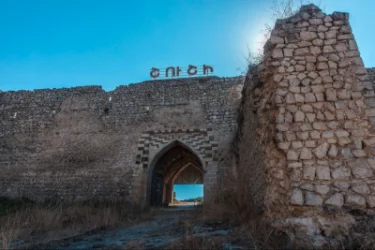 Ադրբեջանական ԶԼՄ–ները հայտնում են, որ 1-2 ամսից օկուպացված Շուշին կբնակեցվի