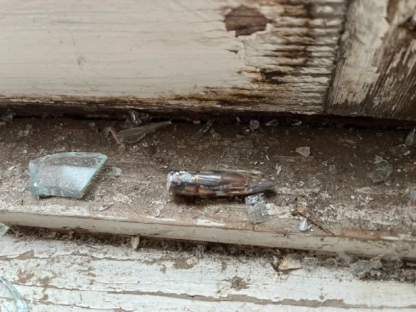 Տավուշում Ադրբեջանի գնդակոծությունից մեծ չափով վնասվել է 44-օրյա պատերազմում զոհվածի գերեզմանաքարը