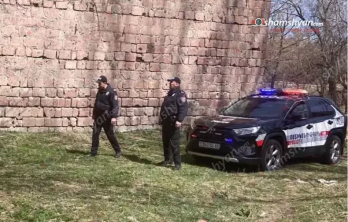 Վանաձորում 11-րդ դասարանի աշակերտը ատրճանակի սպառնալիքով 17-ամյա պատանուց գումար է հափշտակել