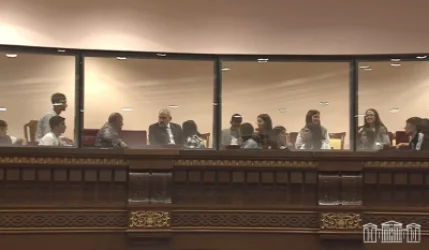 Փաշինյանը զրուցել է «Բաց դռներ» ծրագրի շրջանակում ԱԺ այցելած հյուրերի հետ