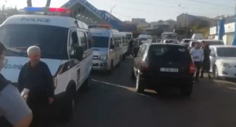 ՏԵՍԱՆՅՈՒԹ. Թեժ իրավիճակ Իսակովի պողոտայում. Երևան-Արմավիր տրանսպորտը չի գործում