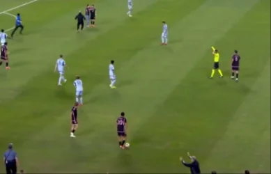 ՏԵՍԱՆՅՈՒԹ․ Մեսսիի թիկնապահը խաղի ժամանակ հեռացրել է խաղադաշտ ներխուժած երկրպագուին