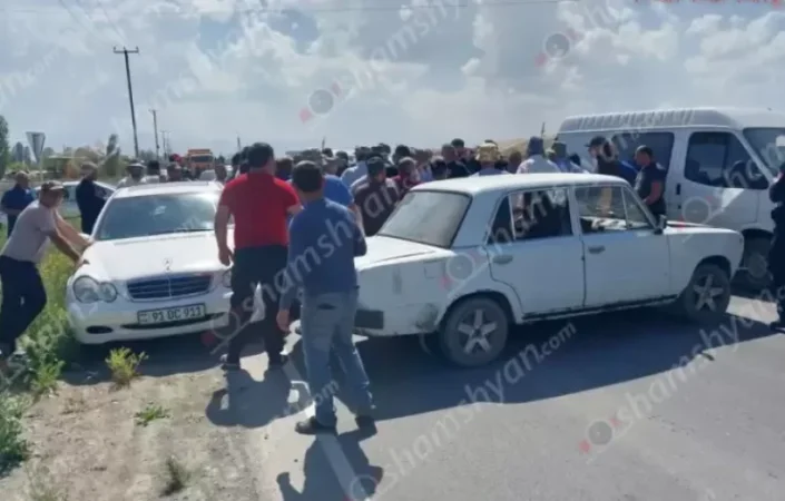 ԼՈՒՍԱՆԿԱՐՆԵՐ. Լարված իրավիճակ՝ Արմավիրի մարզում. բնակիչները փակել են ճանապարհը