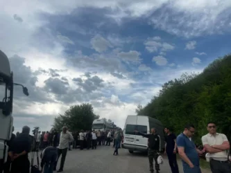 Ճանապարհի երկայնքով բազմաթիվ բեռնատար և մարդատար մեքենաների կուտակում է. «Հայաստան» խմբակցության պատգամավոր