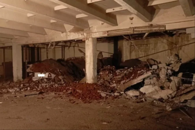 ԼՈՒՍԱՆԿԱՐՆԵՐ. «Շտապբուժօգնություն» ՓԲԸ-ի ավտոկայանատեղիի տանիքը փլուզվել է,  վնասվել են ավտոմեքենաներ