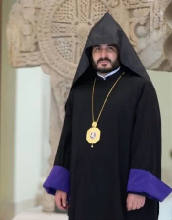 Եպիսկոպոսները պահանջում են Արշակ Խաչատրյանի հեռացումը.  Տ. Նարեկ եպիսկոպոս Ավագյանը չի պատրաստվում ստորագրել