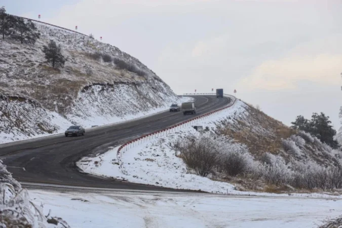 Իրավիճակը՝ ՀՀ ավտոճանապարհներին․ երթևեկել բացառապես ձմեռային անվադողերով