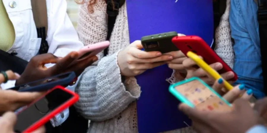 Երևանի համայնքային 151 դպրոցներից 143-ում սմարտֆոնների օգտագործումն արգելվել է