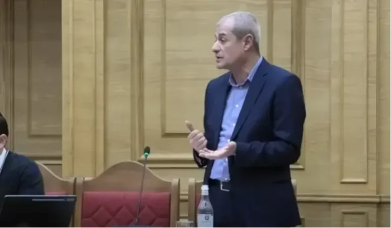 Դատավոր Արշակ Պետրոսյանին հայտարարվեց նախազգուշացում