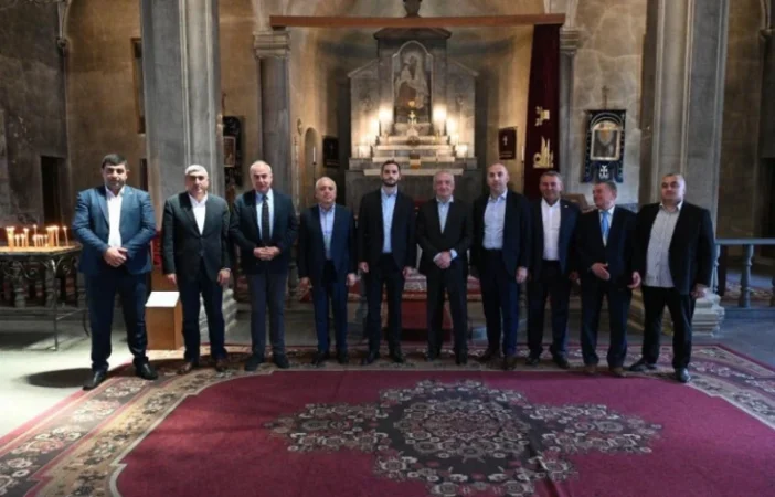 Ռուբեն Ռուբինյանը  վիրահայոց թեմի առաջնորդի մասնակցությամբ պատմություն է մասրամասնել