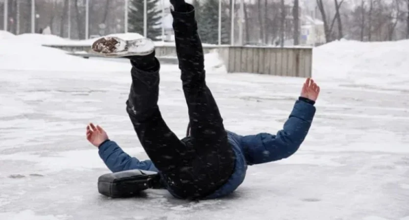 Ամանորի 3 օրերին Երևանում մերկասառույցի հետևանքով 16 հոգի սայթաքել է, որից 14-ը հոսպիտալացվել են