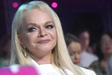 Ռուս երգչուհի Լարիսա Դոլինային դատարանի որոշմամբ կվտարեն տանից