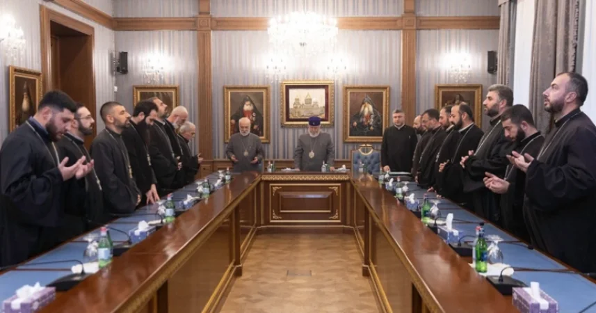 Գարեգին Բ-ն հանդիպել է ԶՈՒ-ում ծառայությունը դադարեցրած քահանաներին