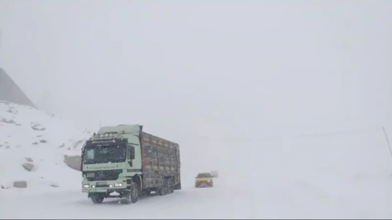 Սաստիկ բքի և տեսանելիության բացակայության պատճառով Վարդենյաց լեռնանցքը փակ է