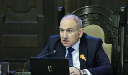 Երկու օլիգարխներն էլ թույլիկ են՝ և՛ վերլուծական մտքով, և՛ բառապաշարով. Փաշինյան