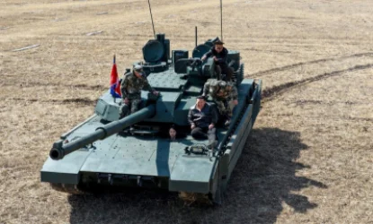 Հյուսիսային Կորեայի առաջնորդը դստեր հետ տանկով շրջել է