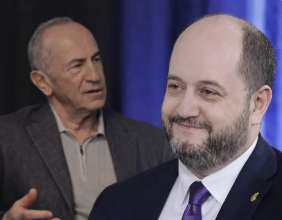 Խորհուրդ կտամ համակերպվել «մաշվածի» կարգավիճակի հետ. Արայիկ Հարությունյանը՝ Ռոբերտ Քոչարյանին