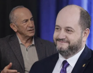 Խորհուրդ կտամ համակերպվել «մաշվածի» կարգավիճակի հետ. Արայիկ Հարությունյանը՝ Ռոբերտ Քոչարյանին